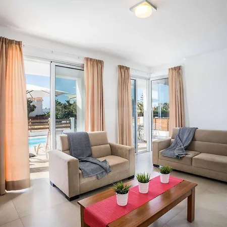 Willa Coral Bay 4 *